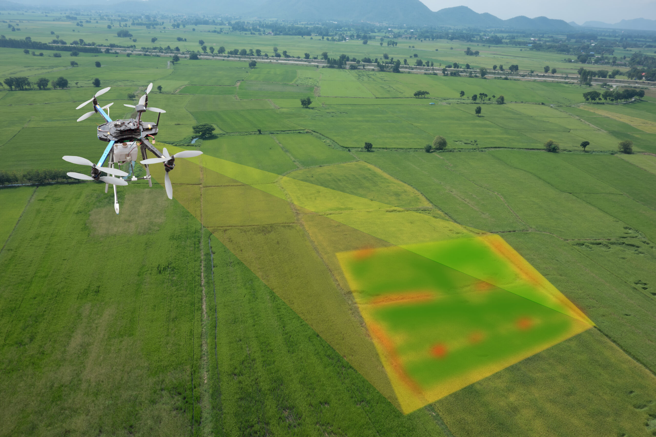 Dron sníma pozemky pri tvorbe polohopisného a výškopisného podkladu.
